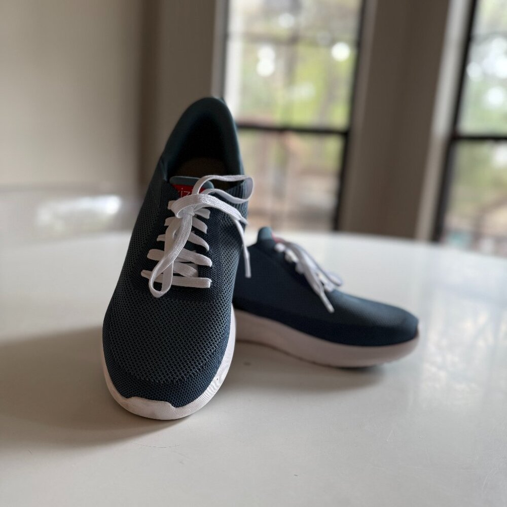 Kizik Athens sneakers - Women's size 8.5 Wide
